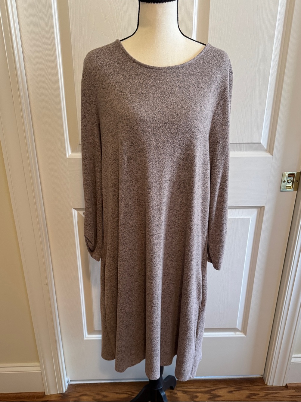 Apt. 9 soft knit sweater dress in a versatile heathered taupe/brown. Size Large.